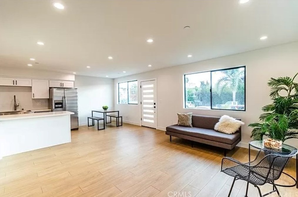 4511 Saturn St, Los Angeles CA  90019-5848 exterior