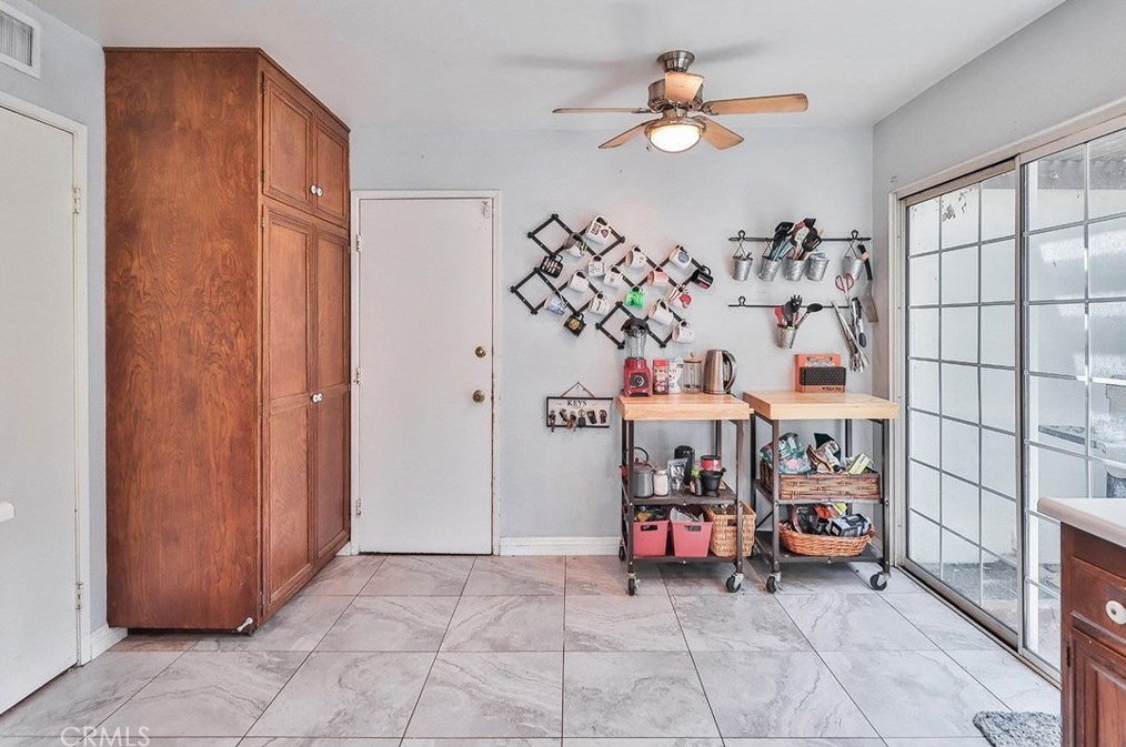 25252 Avenida Rotella, Santa Clarita CA  91355-3003 exterior