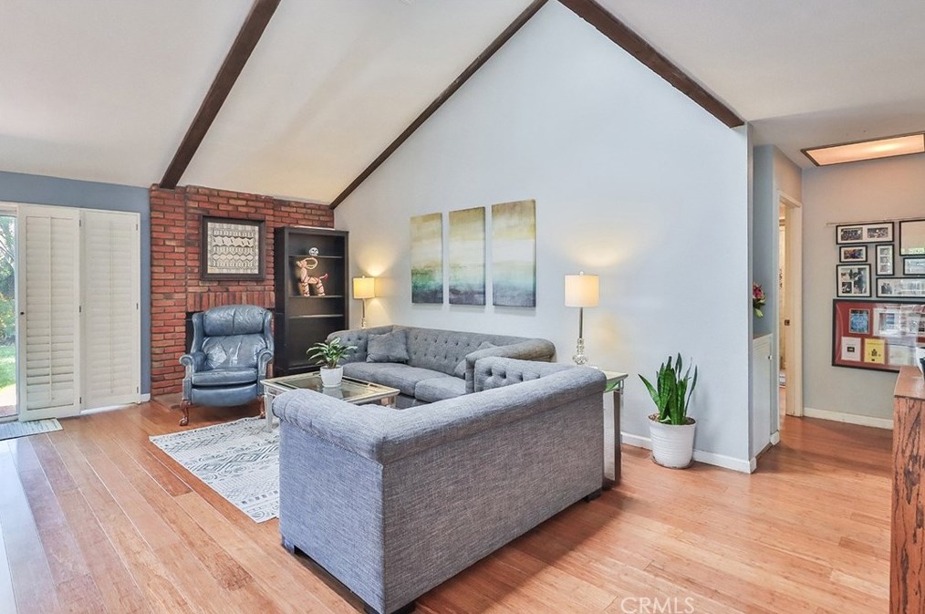 25252 Avenida Rotella, Santa Clarita CA  91355-3003 exterior