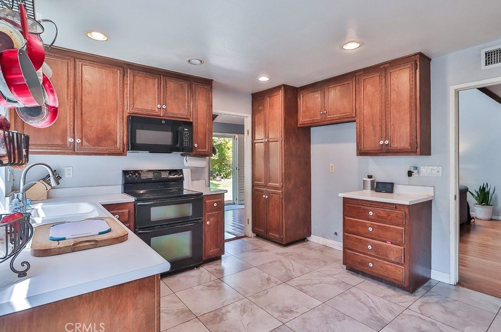 25252 Avenida Rotella, Santa Clarita CA  91355-3003 exterior