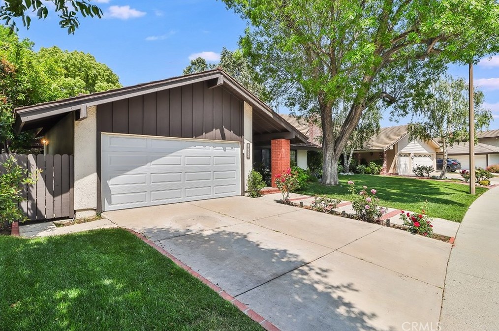 25252 Avenida Rotella, Santa Clarita CA  91355-3007 exterior