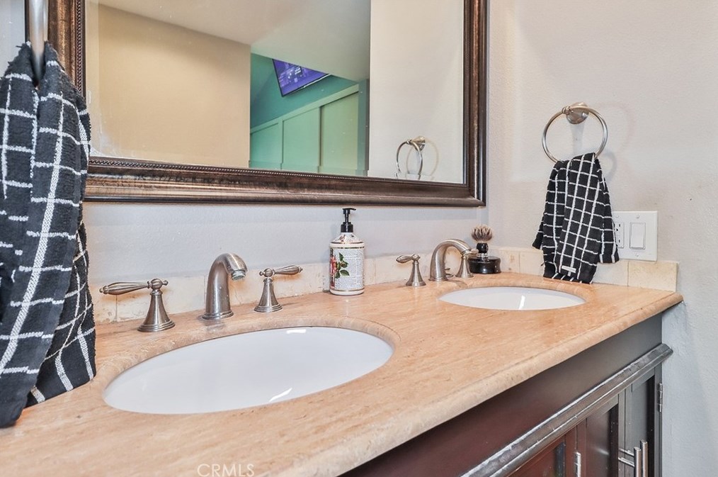 25252 Avenida Rotella, Santa Clarita CA  91355-3003 exterior