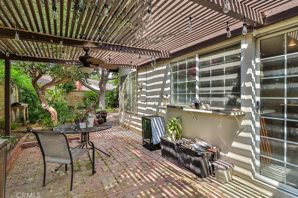 25252 Avenida Rotella, Santa Clarita CA  91355-3003 exterior