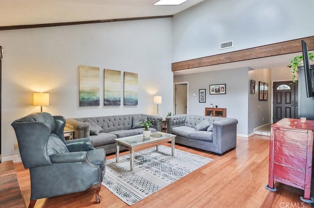 25252 Avenida Rotella, Santa Clarita CA  91355-3003 exterior