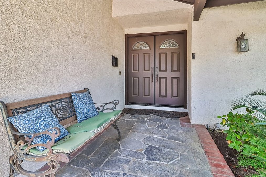 25252 Avenida Rotella, Santa Clarita CA  91355-3003 exterior