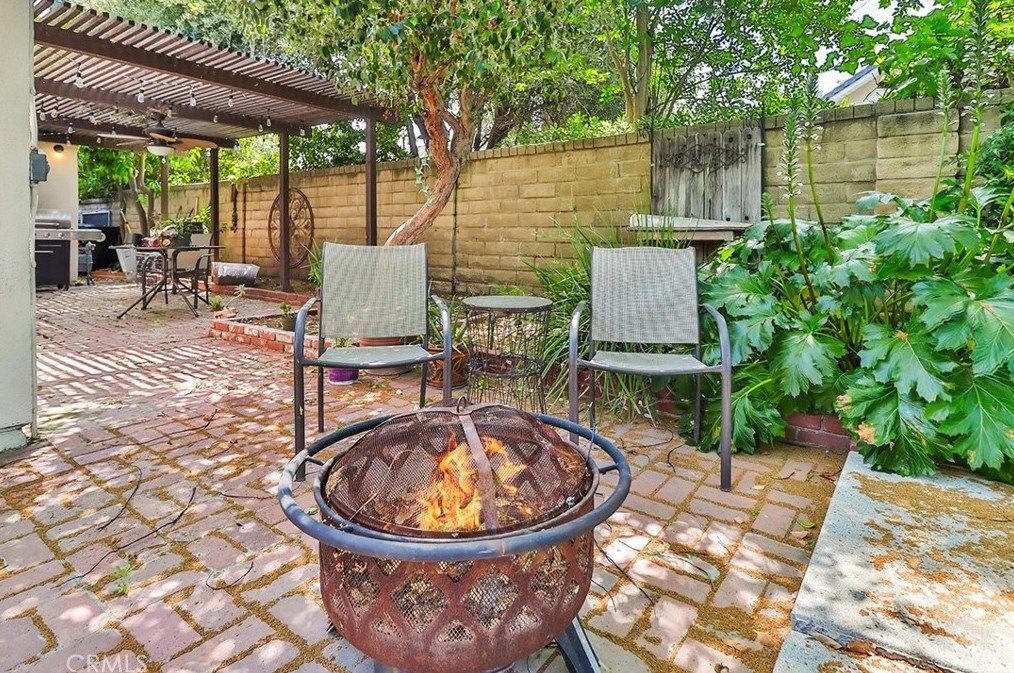 25252 Avenida Rotella, Santa Clarita CA  91355-3003 exterior