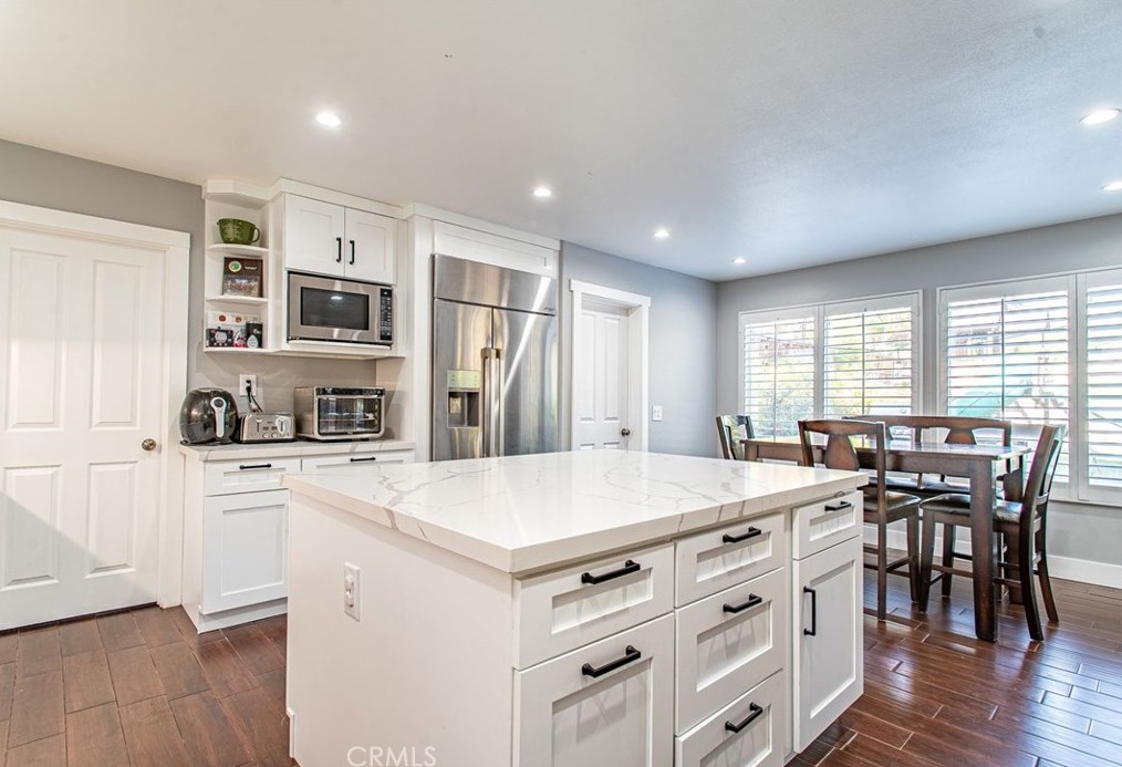32480 The Old Rd, Santa Clarita CA  91384-3055 exterior