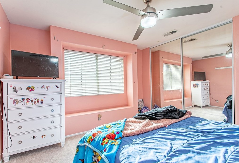 32480 The Old Rd, Santa Clarita CA  91384-3055 exterior