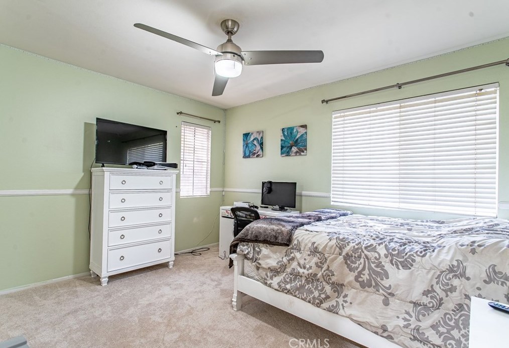 32480 The Old Rd, Santa Clarita CA  91384-3055 exterior