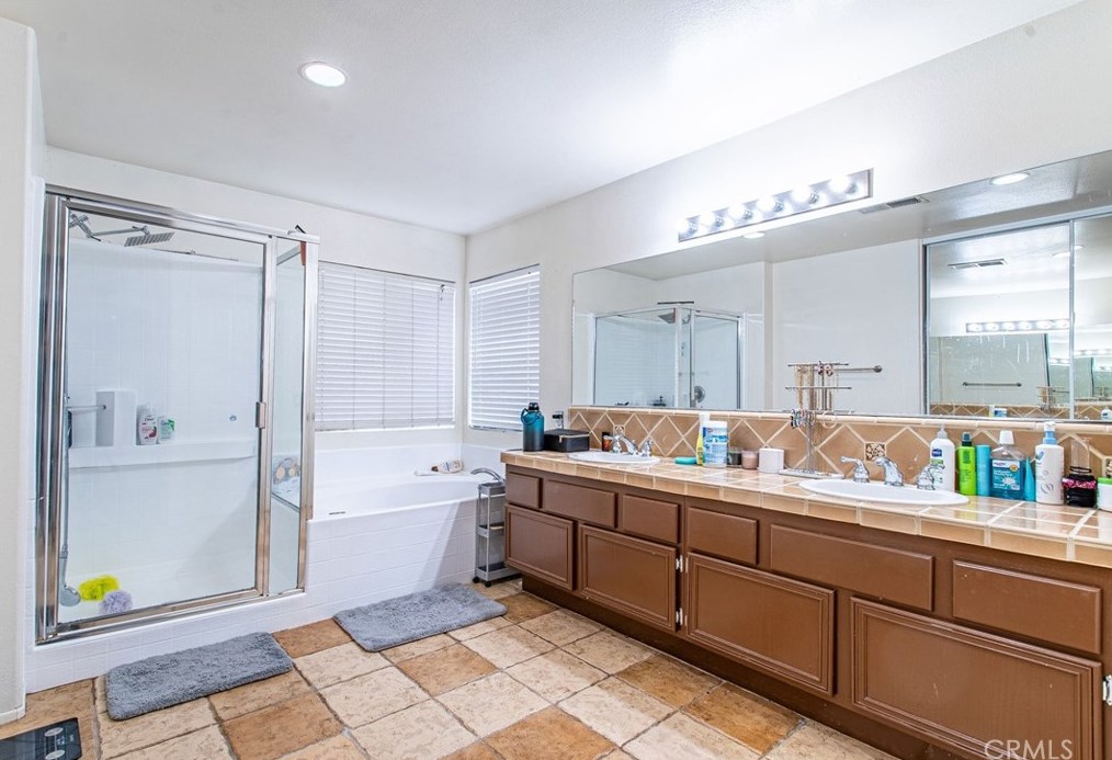 32480 The Old Rd, Santa Clarita CA  91384-3055 exterior