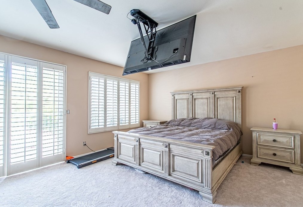 32480 The Old Rd, Santa Clarita CA  91384-3055 exterior