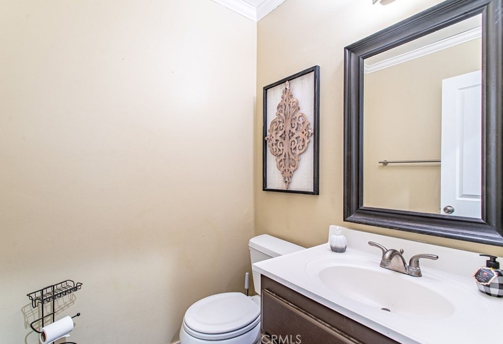 32480 The Old Rd, Santa Clarita CA  91384-3055 exterior