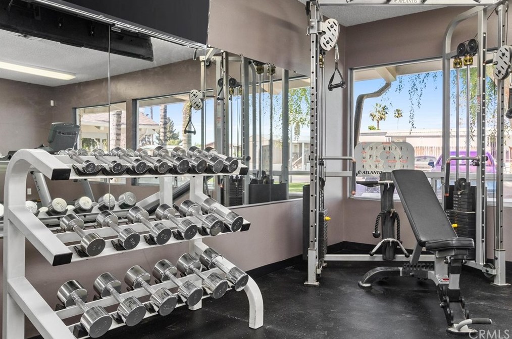 136 Fernwood Ln, Bakersfield CA  93308-4680 exterior