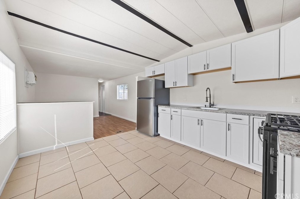 136 Fernwood Ln, Bakersfield CA  93308-4680 exterior