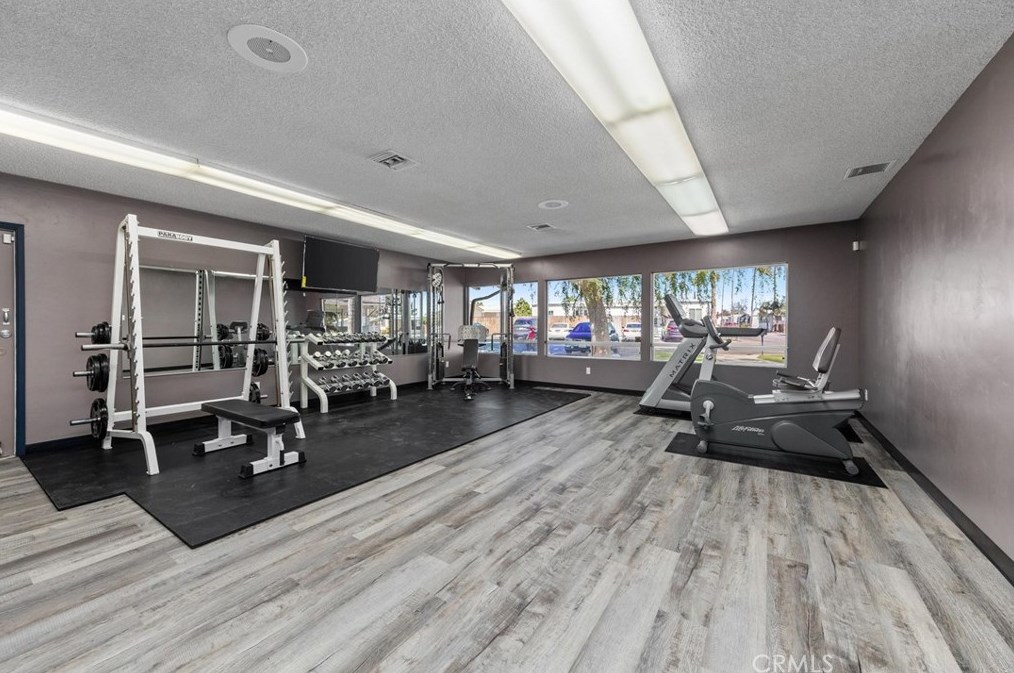 136 Fernwood Ln, Bakersfield CA  93308-4680 exterior