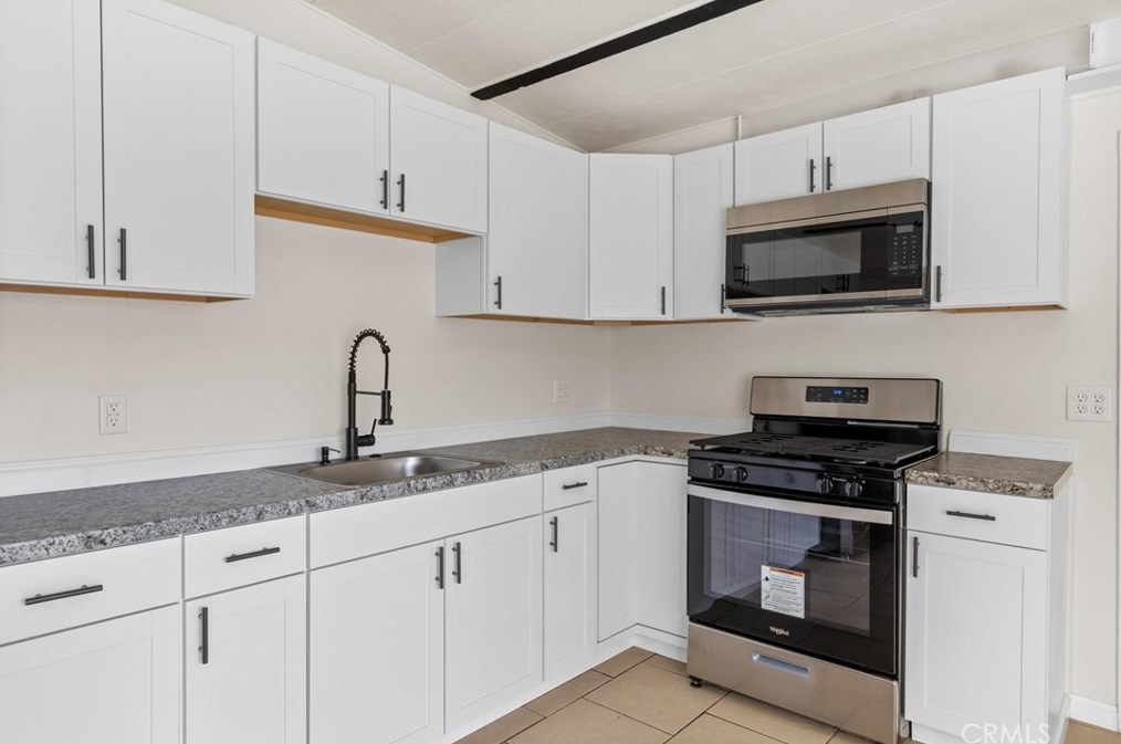 136 Fernwood Ln, Bakersfield CA  93308-4680 exterior