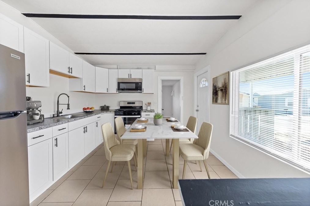 136 Fernwood Ln, Bakersfield CA  93308-4680 exterior