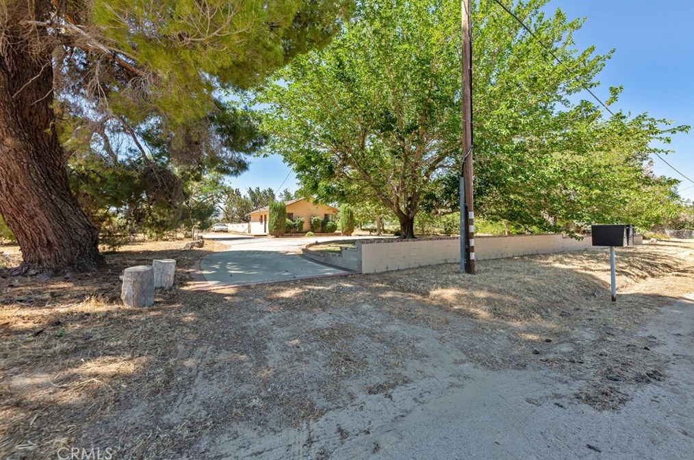 2516 Avenue, Palmdale CA  93551-2420 exterior