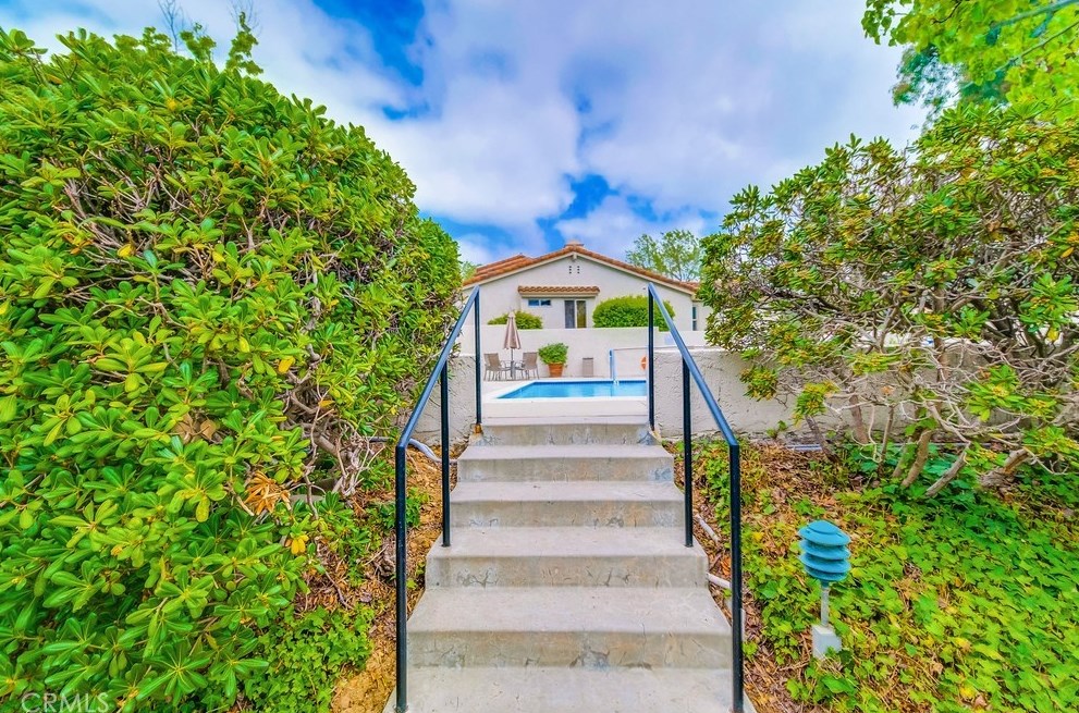 612 Indian Wl Ln, Thousand Oaks CA 91320-4112 exterior