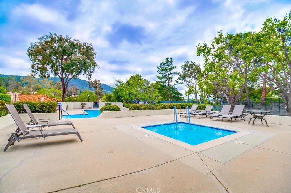 612 Indian Wl Ln, Thousand Oaks CA 91320-4112 exterior