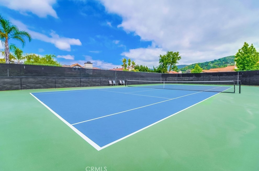 612 Indian Wl Ln, Thousand Oaks CA 91320-4112 exterior