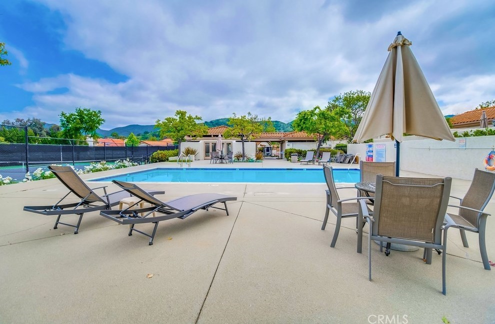 612 Indian Wl Ln, Thousand Oaks CA 91320-4112 exterior