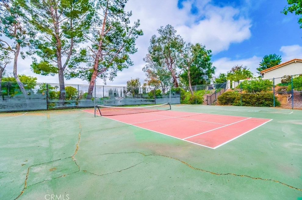 612 Indian Wl Ln, Thousand Oaks CA 91320-4112 exterior