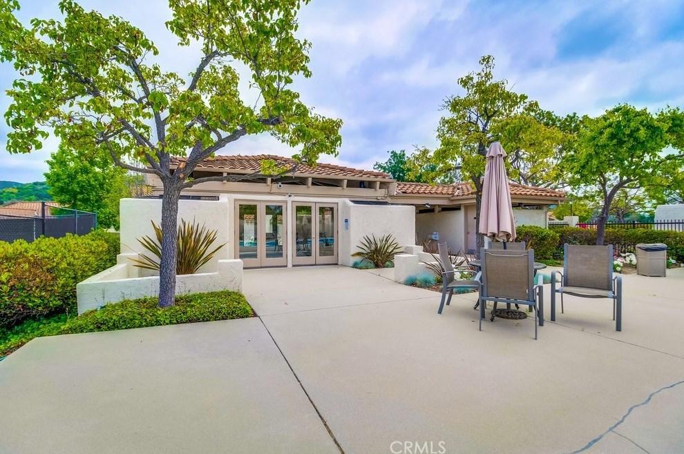 612 Indian Wl Ln, Thousand Oaks CA 91320-4112 exterior