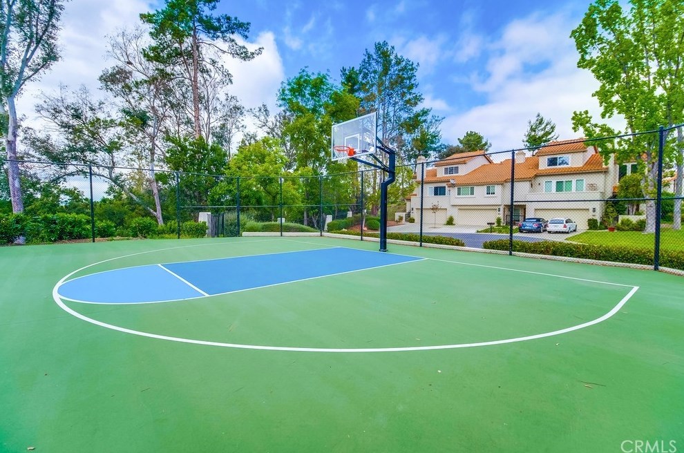 612 Indian Wl Ln, Thousand Oaks CA 91320-4112 exterior