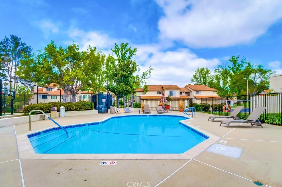 612 Indian Wl Ln, Thousand Oaks CA 91320-4112 exterior