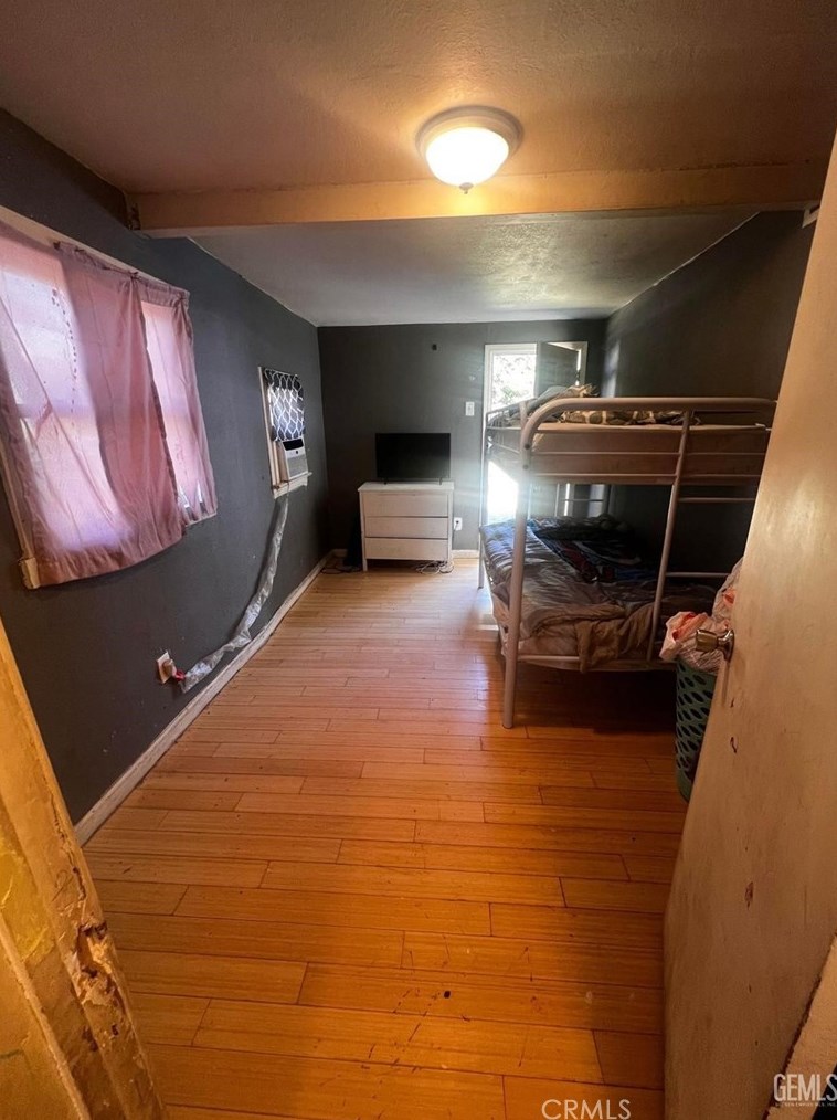 718 Beech St, Bakersfield CA  93304-1812 exterior