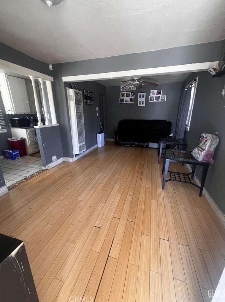 718 Beech St, Bakersfield CA  93304-1812 exterior