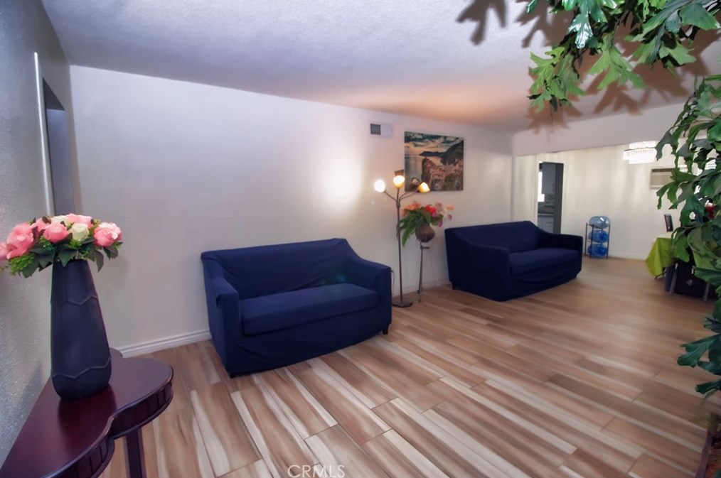 44861 5th St, Lancaster CA  93535-2642 exterior