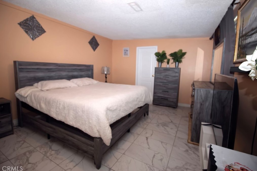 44861 5, Lancaster CA  93535-2640 exterior