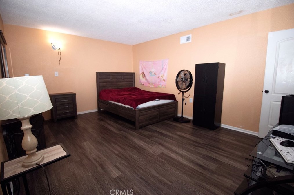 44861 5, Lancaster CA  93535-2640 exterior