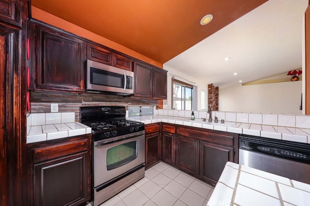 3011 Old Country Ave, Tropico Village CA 93560-7600 exterior