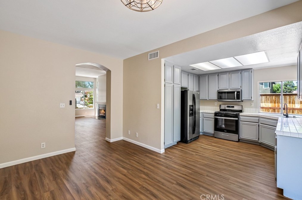 45226 Pickford Ave, Lancaster CA  93534-1376 exterior