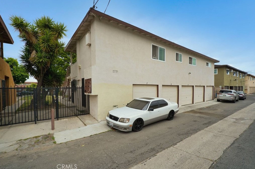 135 Ridgeway St, Anaheim CA  92804-1936 exterior