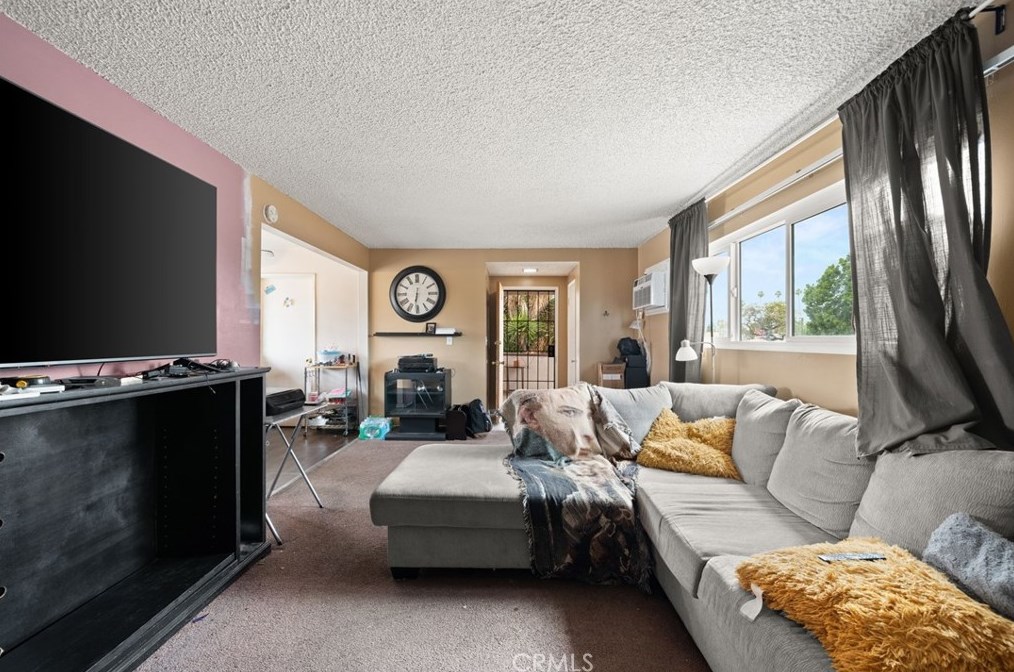 135 Ridgeway St, Anaheim CA  92804-1936 exterior