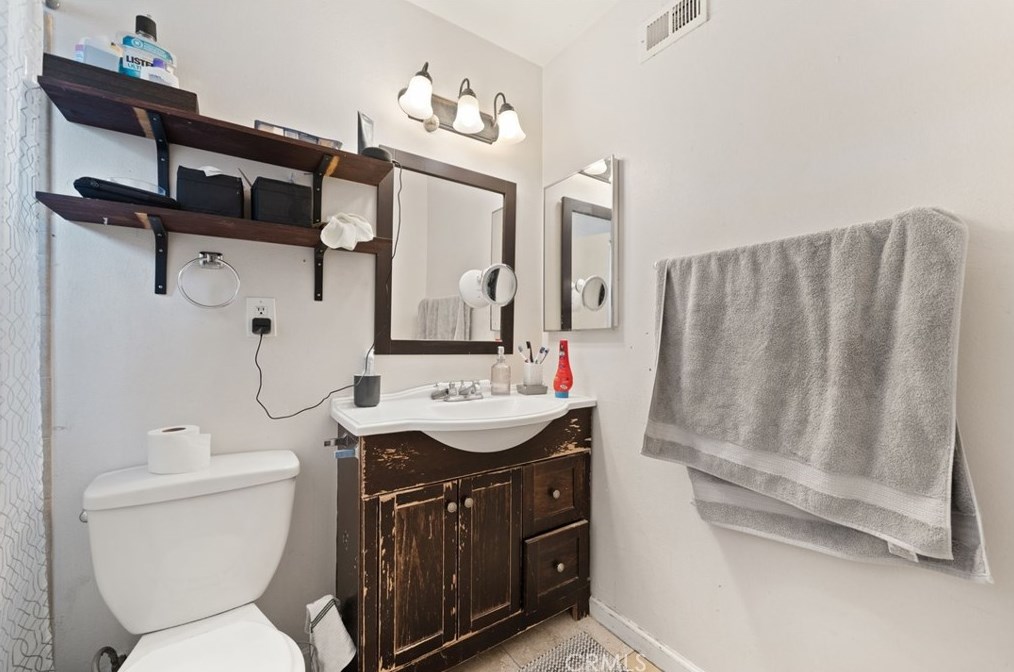 135 Ridgeway St, Anaheim CA  92804-1936 exterior