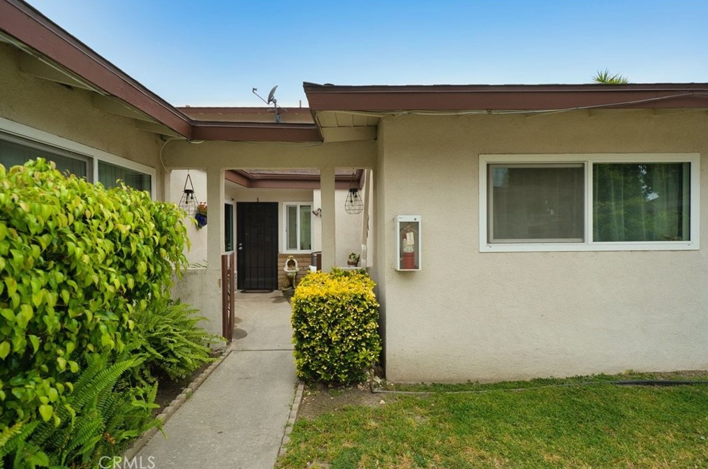 135 Ridgeway St, Anaheim CA  92804-1936 exterior