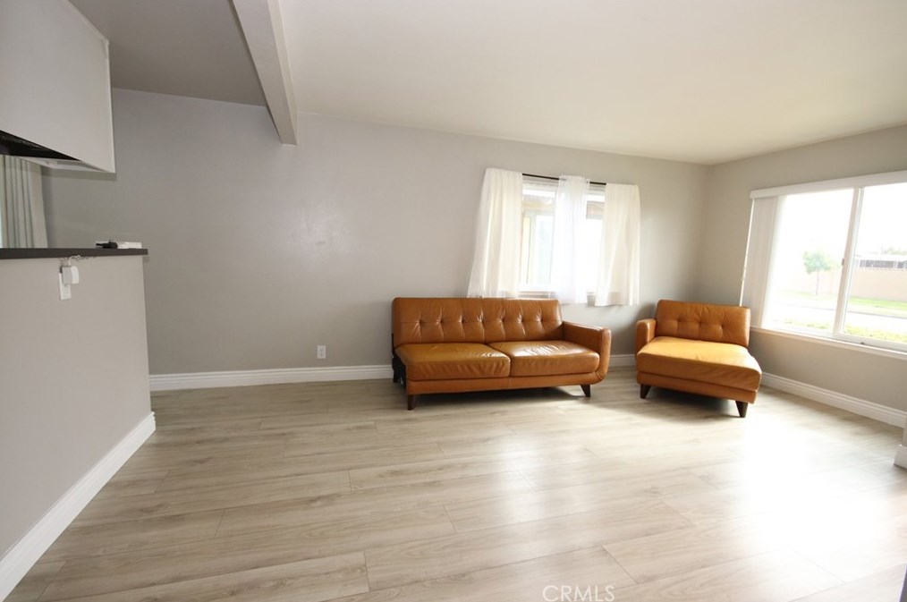 1944 Alexander St, Oxnard CA 93033-4011 exterior