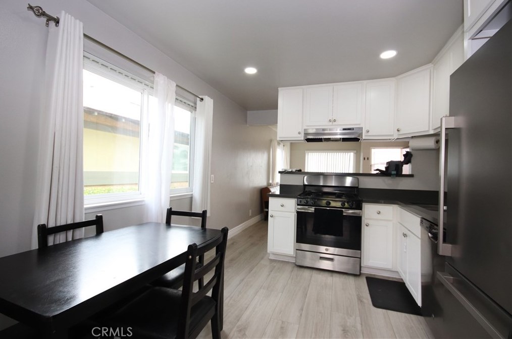 1944 Alexander St, Oxnard CA 93033-4011 exterior