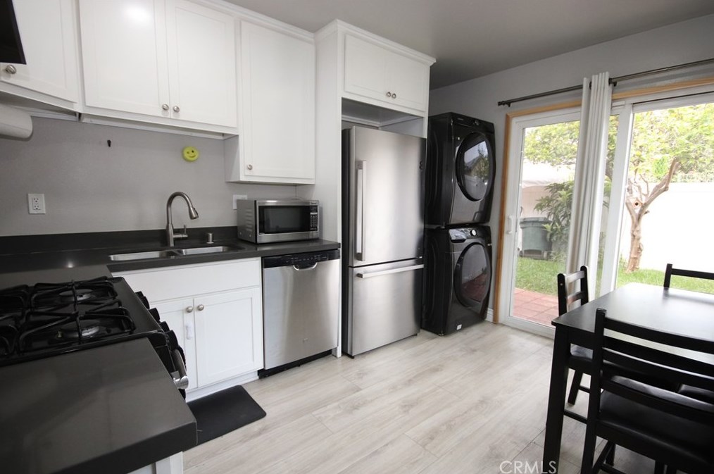 1944 Alexander St, Oxnard CA 93033-4011 exterior