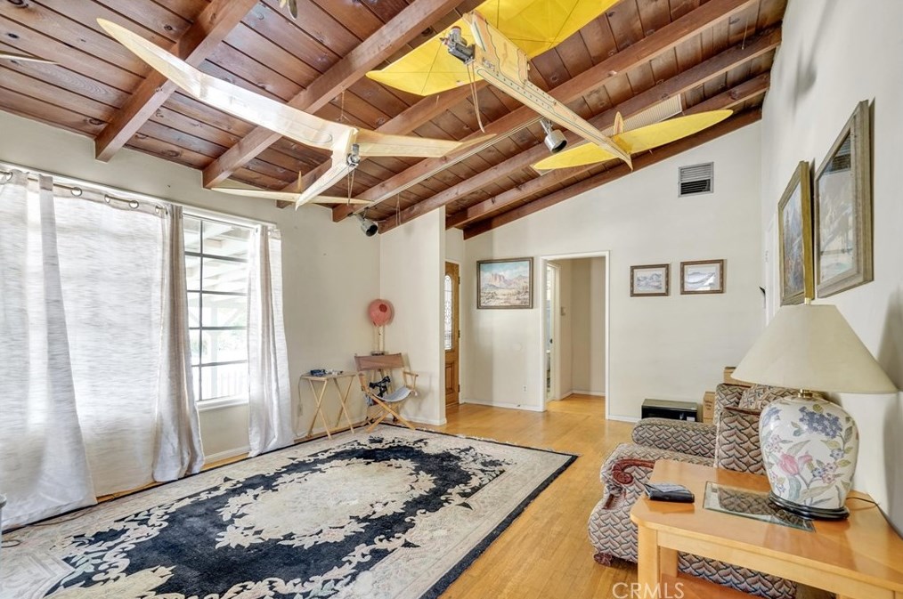 6207 Cleon Ave, North Hollywood CA  91606-2102 exterior