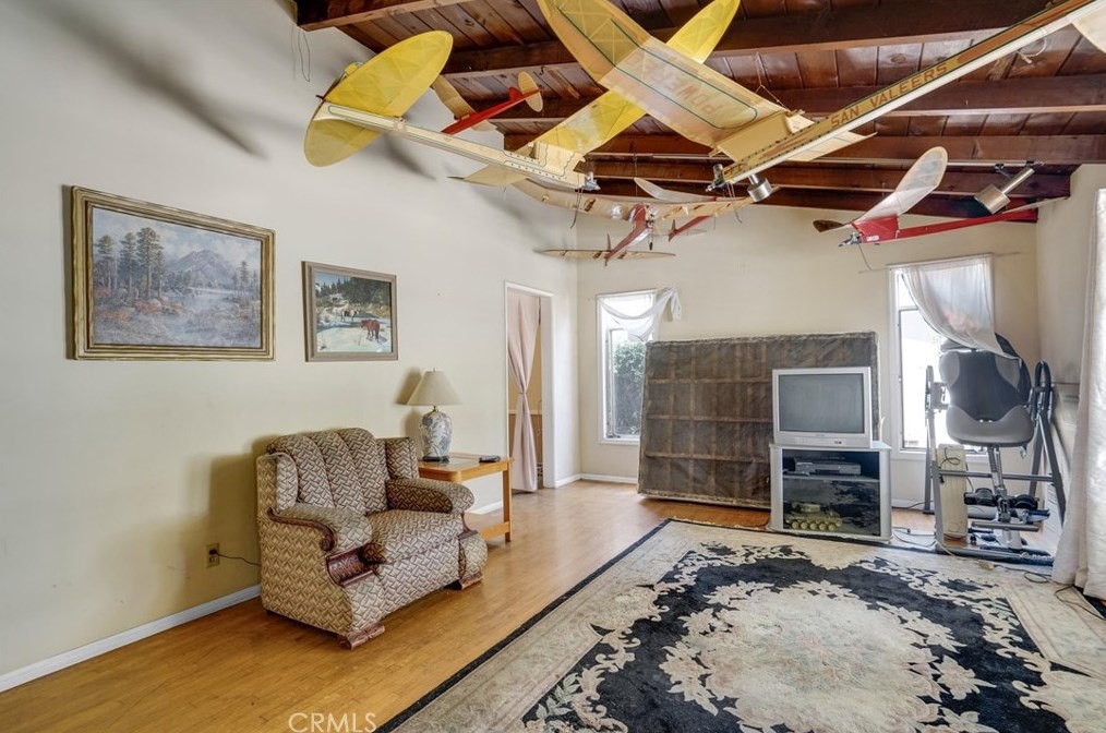 6207 Cleon Ave, North Hollywood CA  91606-2102 exterior