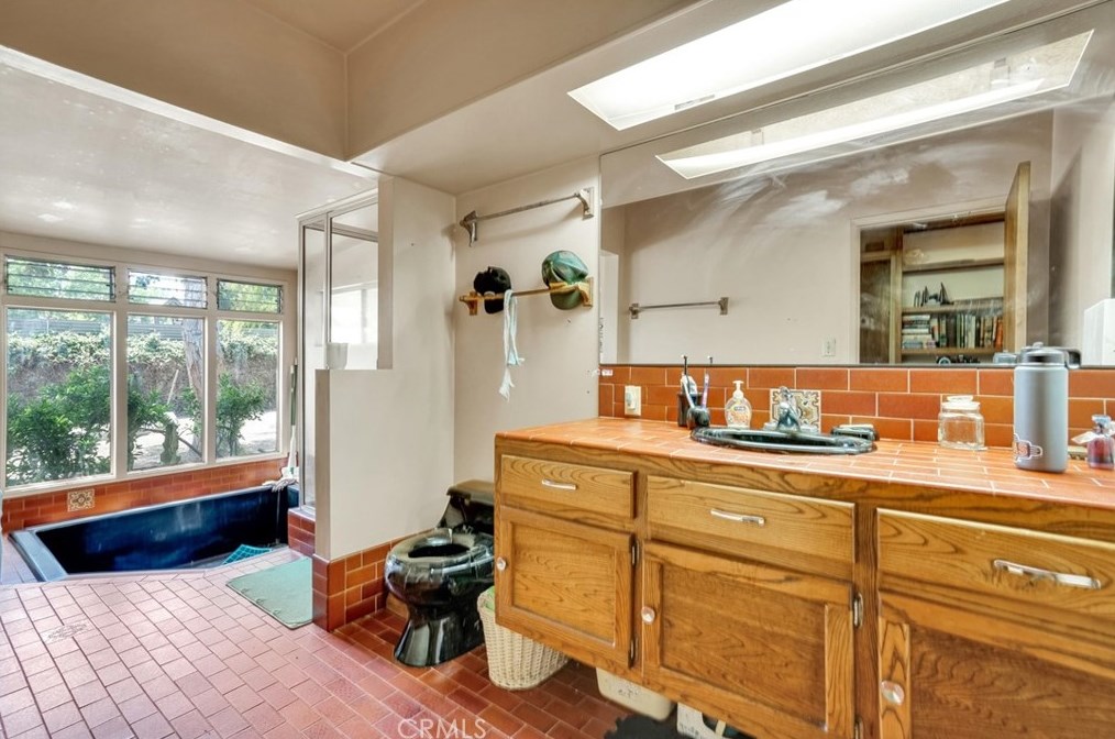 6207 Cleon Ave, North Hollywood CA  91606-2102 exterior