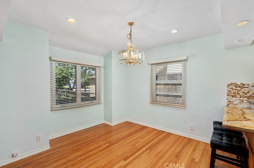 13410 Weddington St, Van Nuys CA  91401-5927 exterior