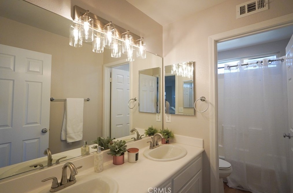 42333 Ridge View Dr, Lancaster CA 93536-7382 exterior