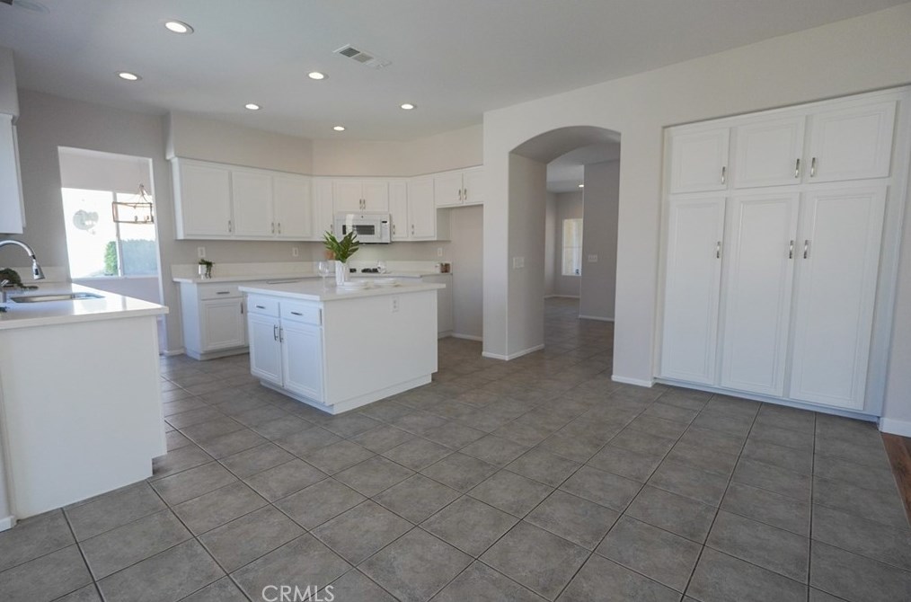 42333 Ridge View Dr, Lancaster CA 93536-7382 exterior